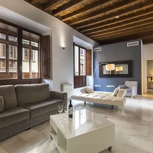 https://elvira-suites.es-andalucia.com